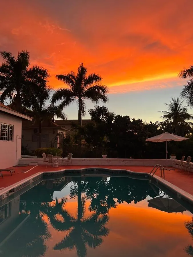 The Lodge @ Peaceful Palms Montego Bay Jamaika
